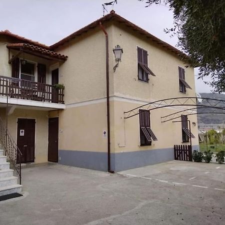 Casa Noemi, A Pochi Passi Dalle Spiagge E Dal Centro Di Arma Di Taggia. Eksteriør bilde
