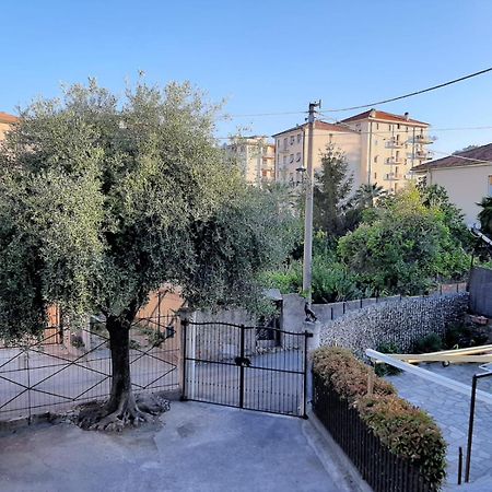 Casa Noemi, A Pochi Passi Dalle Spiagge E Dal Centro Di Arma Di Taggia. Eksteriør bilde