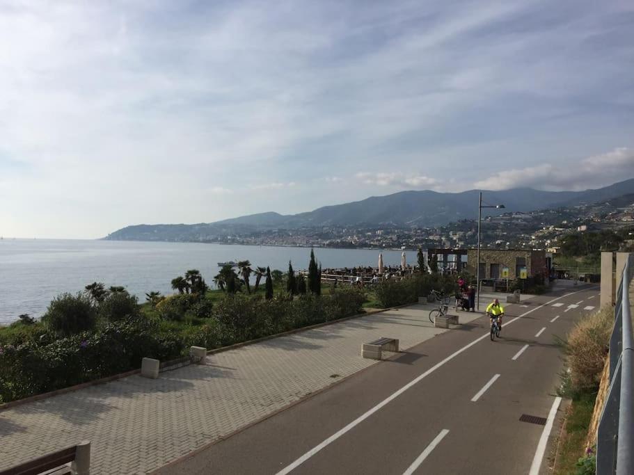 Casa Noemi, A Pochi Passi Dalle Spiagge E Dal Centro Di Arma Di Taggia. Eksteriør bilde